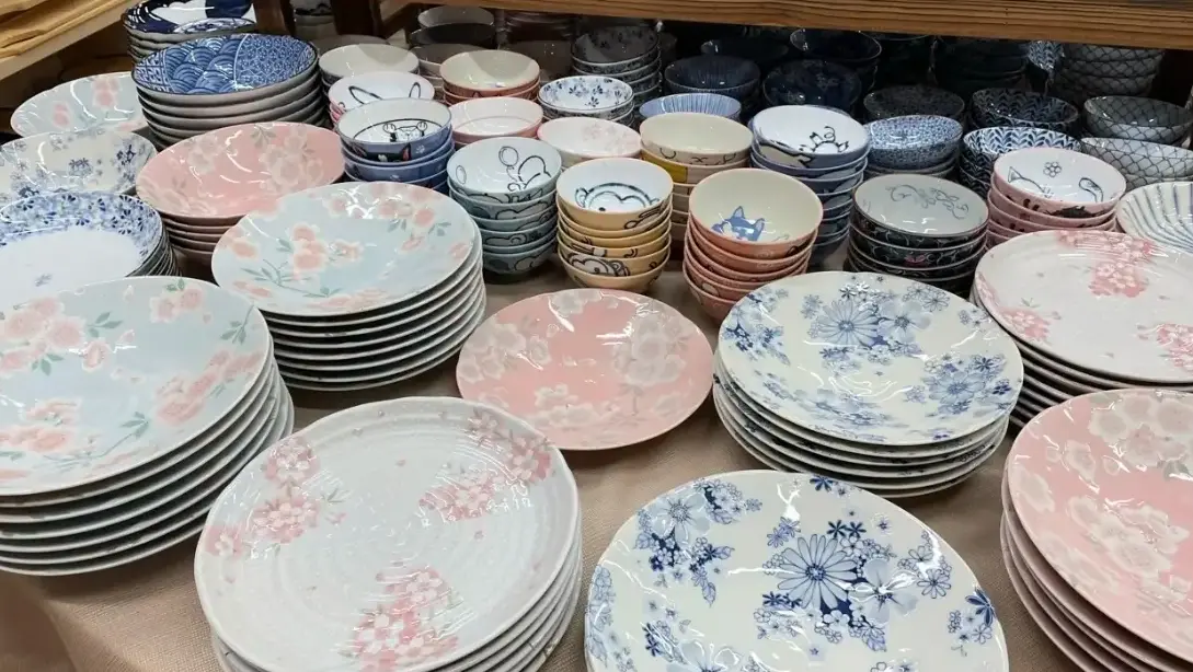 Dinnerware.jpg
